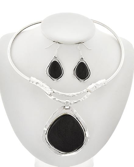 Hammered Metal and Acrylic Choker Necklace & Earring Set (6880651575330)
